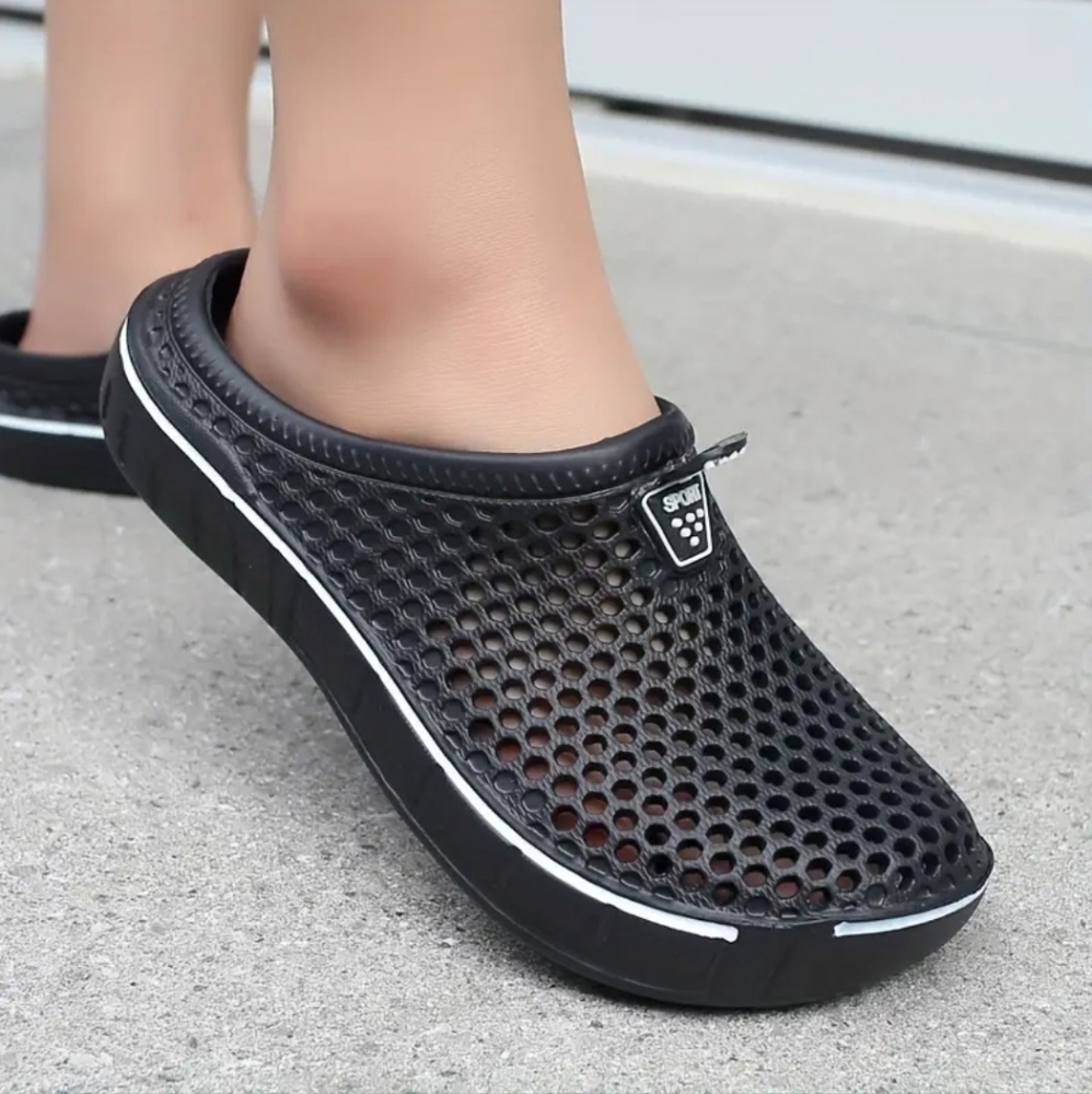 Lightweight Solid Colour Hollow Out Clogs - Ultra-Breathable & Comfy Unisex Slip